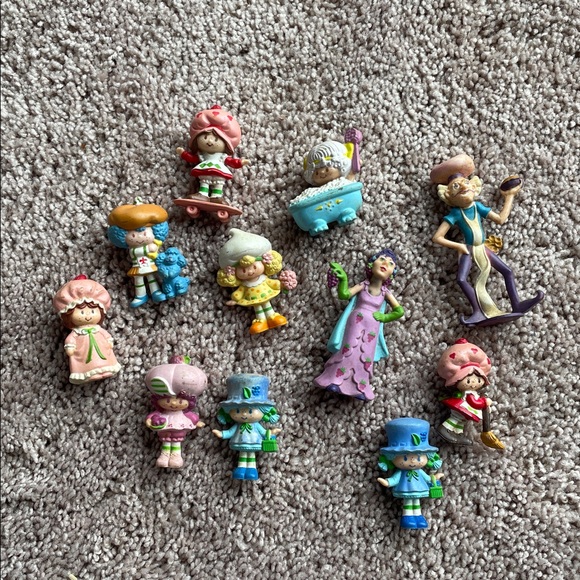 Other - Strawberry Shortcake Cabinet & figures